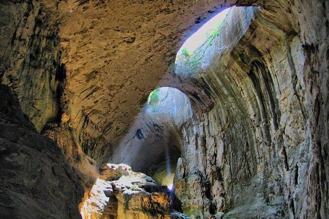 3 Caves tour - Saeva dupka , Eyes of God cave & Devetashka Cave - Saeva Dupka: 400 meters of corridors and 5 galleries
