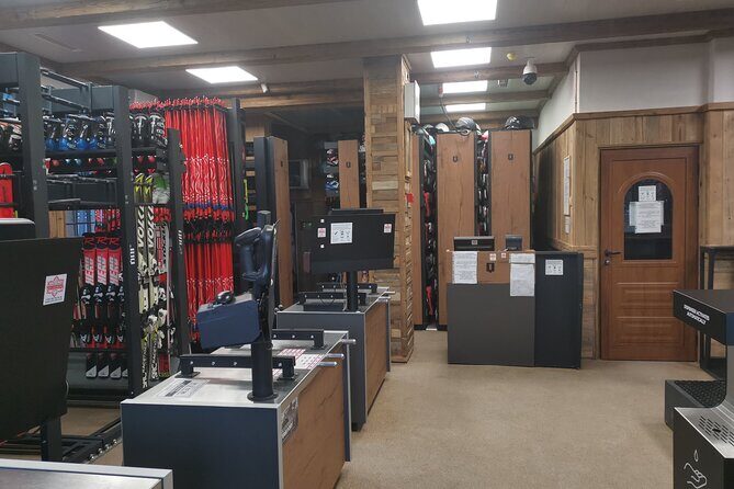 4 days Ski equipment rental in Borovets - On-site storage and lockers: dry gear is a big deal