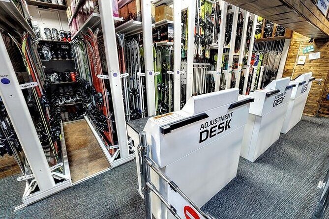 Ski and Snowboard equipment rental in Bansko - The 10:00 AM fitting: the moment that saves your whole day