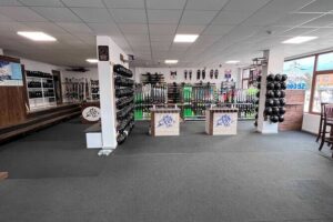 Ski and Snowboard Rental in Bansko - Meeting point in Bansko and the timing that keeps you stress-free