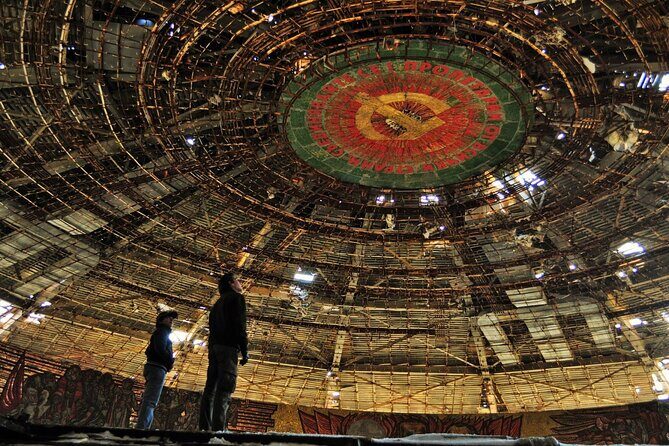 Symbol of the Communism Buzludzha monument and the Rose valley - Photo strategy: turning a long ride into a great memory