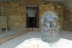 Valley of the Thracian Kings, Hidden Treasures - Four more tombs: Grifoni chambers to Ostrusha’s ceiling art