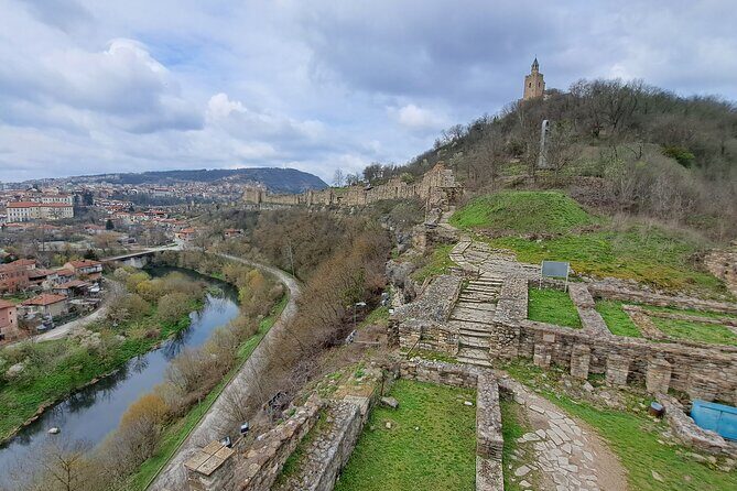Veliko Tarnovo and Arbanasi day tour from Sofia with pickup - Monument to the Assen Dynasty: a story stop with context